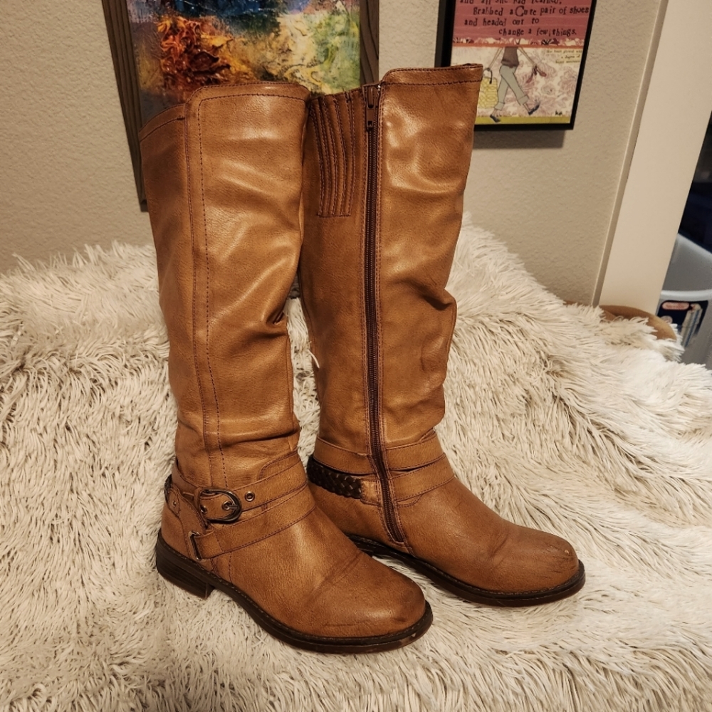 Ladies brown boots man made leather, size 6